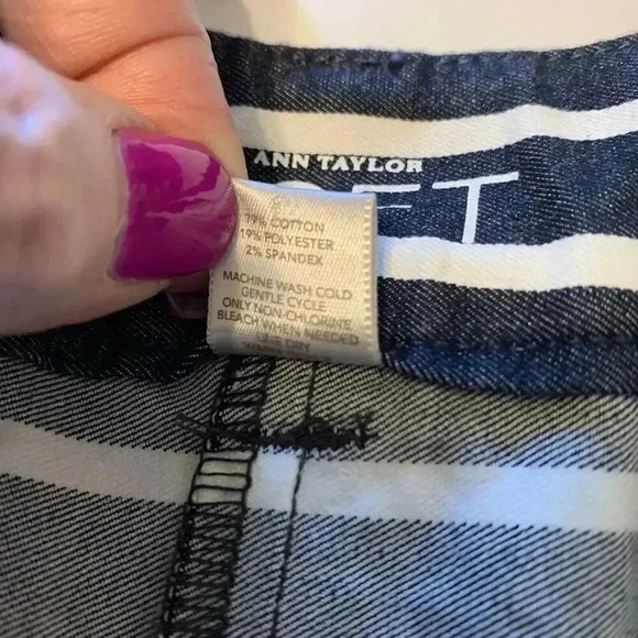 Women’s Ann Taylor Khaki Shorts Size 12 Navy Blue Cotton 4” Chino - Picture 6 of 6